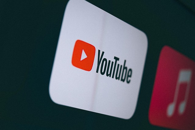 Youtube Logo auf Tablet
