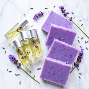 LavendelblĂŒten, Lavendelseife und Lavendel in Rollern